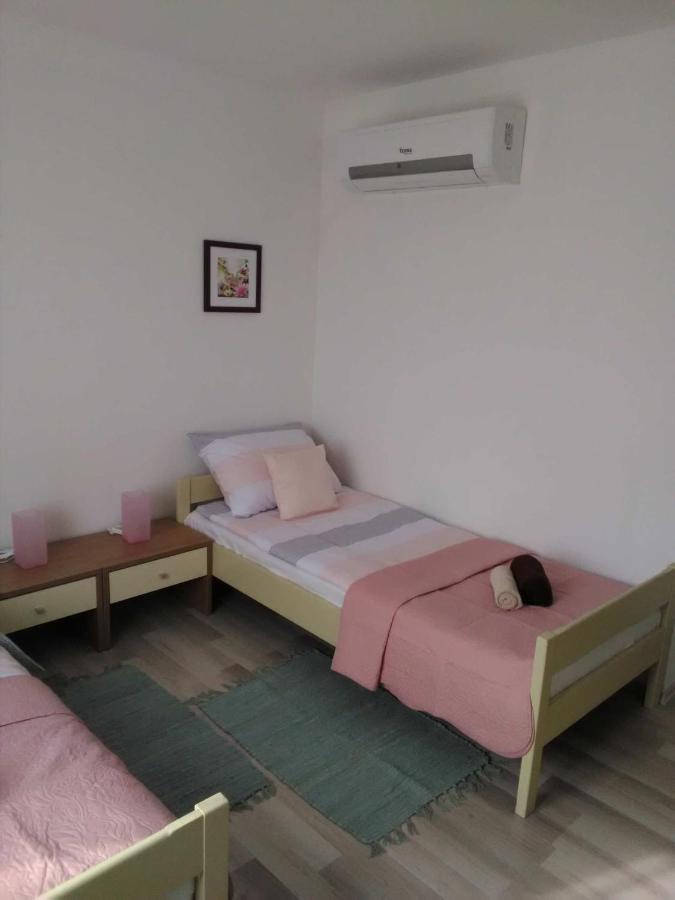 Apartman Periska Vir Exterior foto