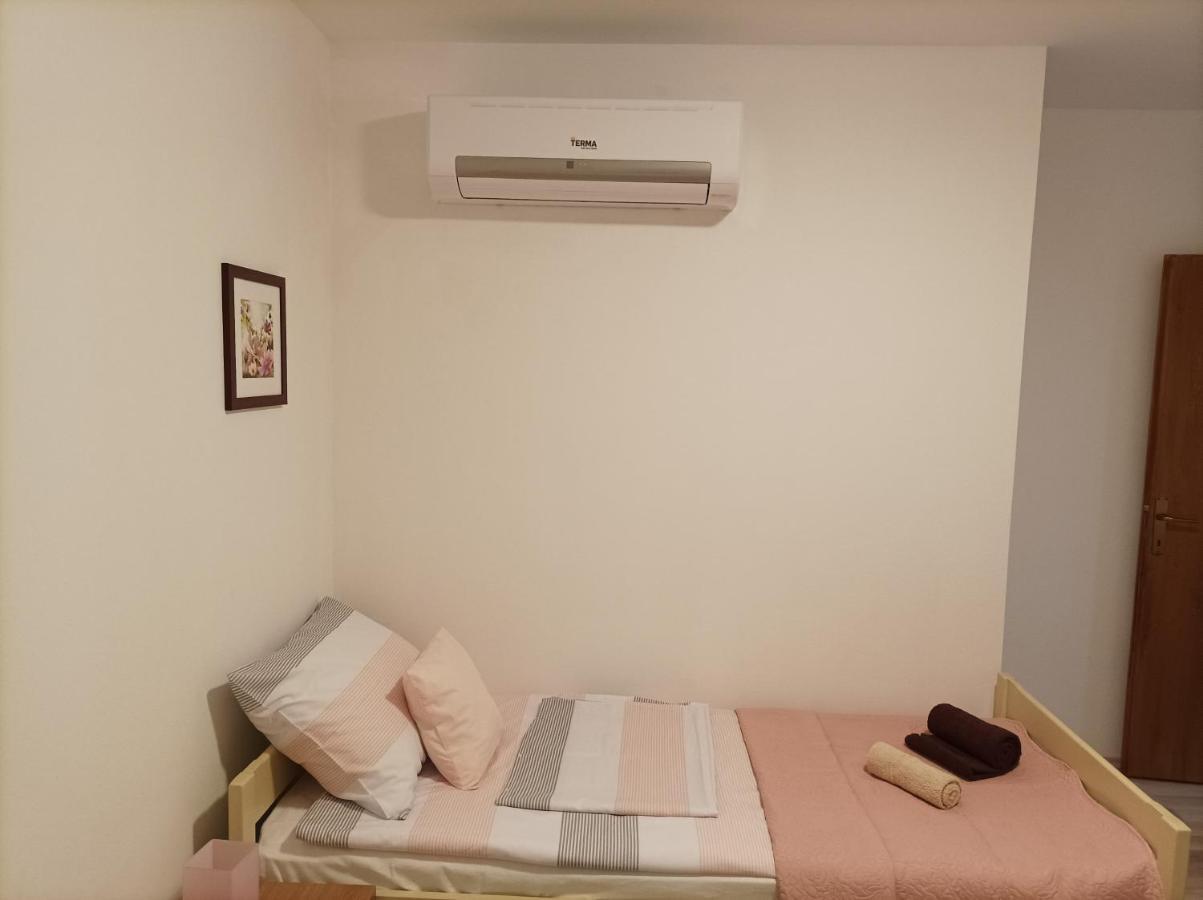 Apartman Periska Vir Exterior foto